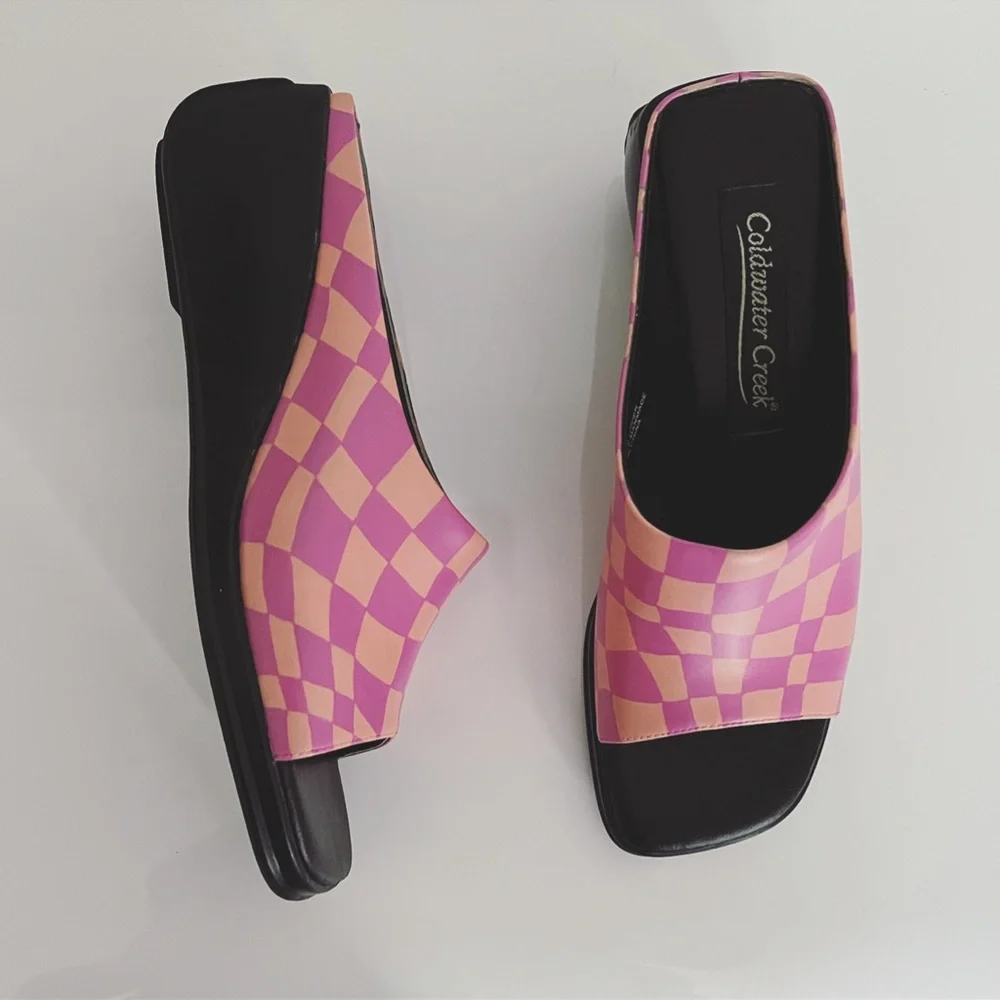 SALE๐ธ Handpainted vintage platform sandals in wavy check - Picture 3 of 5